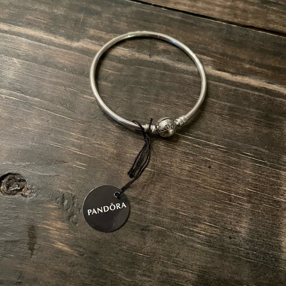 Pandora Moments Bangle Size 6.7
